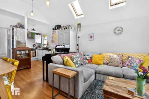 LOUNGE/KITCHEN/DINING ROOM
