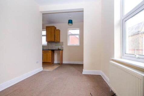 4 wood road lounge 2