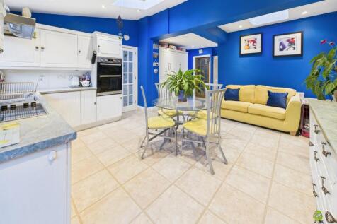 Presented by Clinton at EweMove Bexleyheath and Da