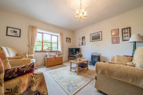 BEDROOM/SITTING ROOM