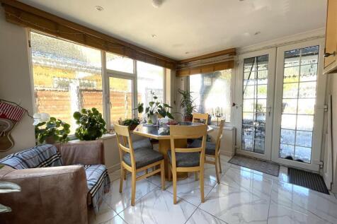 Tachbrook Road, Uxbridge photo 3
