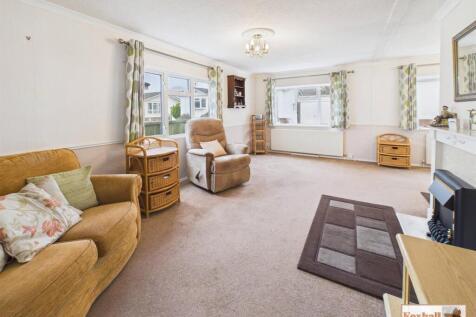 Lounge / Dining Area