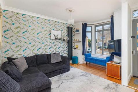 Sitting room with bay window