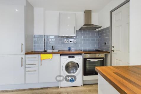 Kitchen &amp; Living area