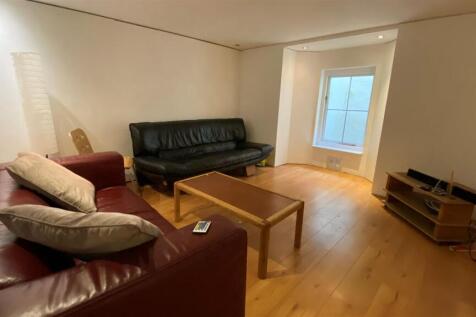 Spacious living area with comfy leather seating...