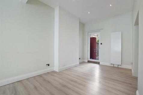 13-6766GCWT - 8 Felixstowe Road - Reception 4 -Ori