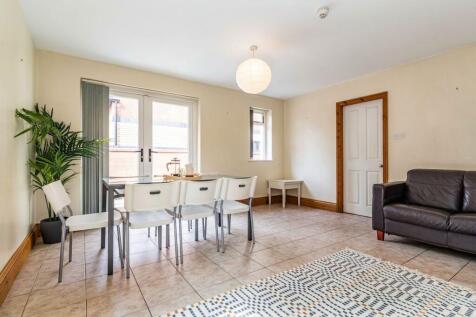 Living Room / Diner