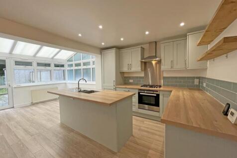 Summers Close 14 - Kitchen Front.jpg
