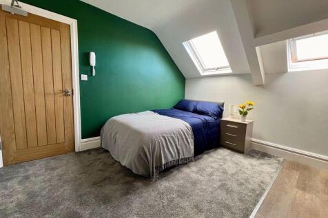 STUDIO ENSUITE ROOM, Ocean Road, South Shields photo 2