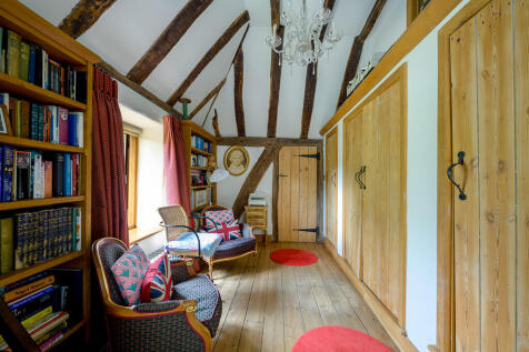 THe Farmhouse Woo...