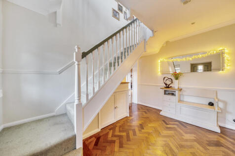 1381989-4-691b6f3...