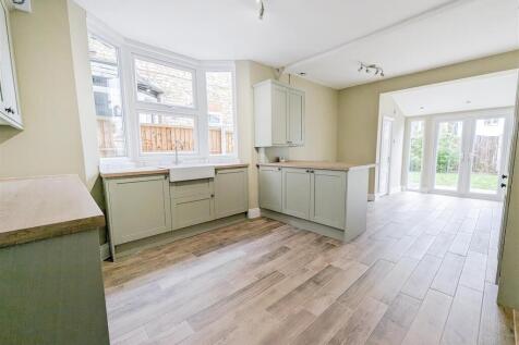 Canonsleigh Crescent, Leigh-On-Sea photo 5