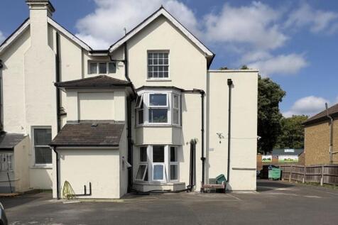 Upper Teddington Road upon Thames, Kingston, KT1 photo 4