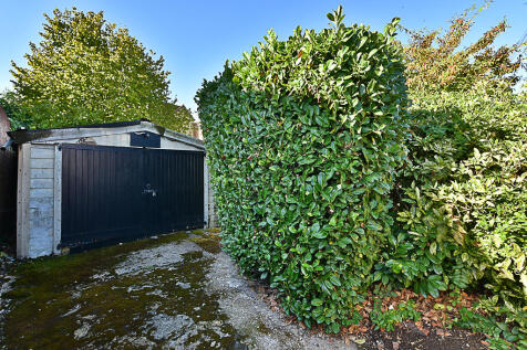 GARAGE TO REAR