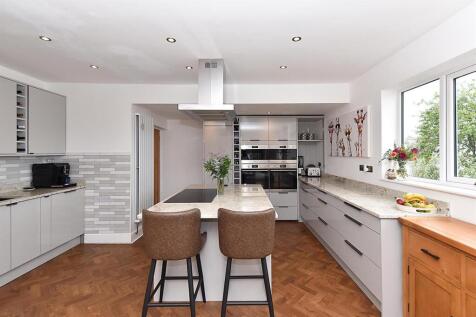 LIVING/FAMILY/KITCHEN