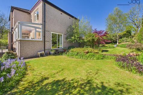 A North Facing Garden That Defines the Home