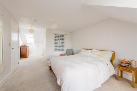 7 Chatfield Close-27.jpg