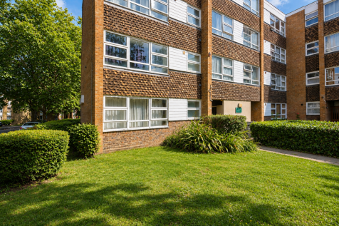 Teddington, TW11 - property photo