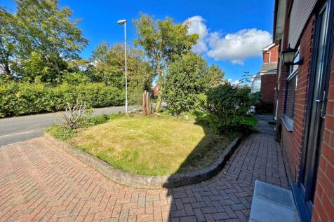 Harewood Drive, Royton photo 3