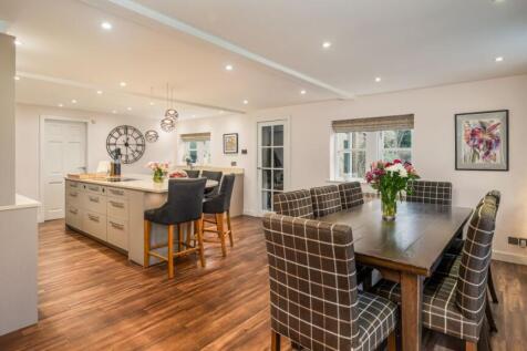 Kitchen / Dining Area