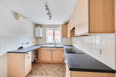 Fitwell Road, Redhouse, Swindon, SN25 photo 3