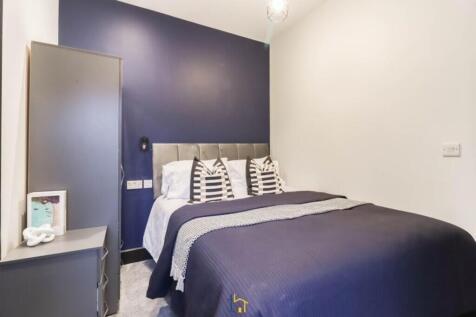 Room 1, 15 Sweetbriar Road photo 3