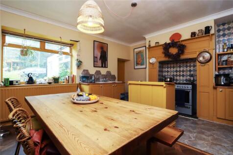 Kitchen Diner Pic 1