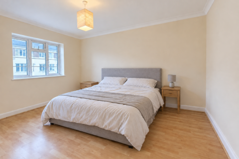 Warwick Lodge, London, NW2 photo 3