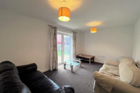 4 Bedrooms at Centurion Crescent, Newcastle-under-Lyme, ST5 photo 5