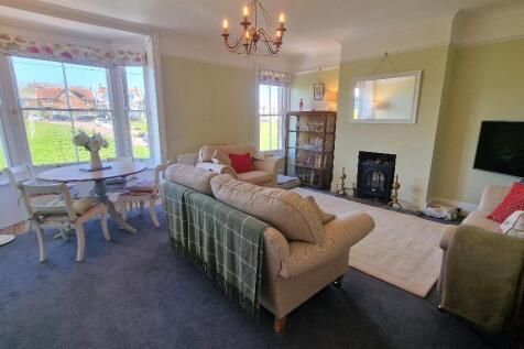 Sitting Room/Dining Room