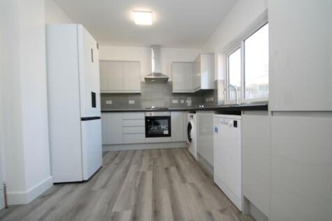 Ashurst Drive, Ilford, London, IG2 photo 4