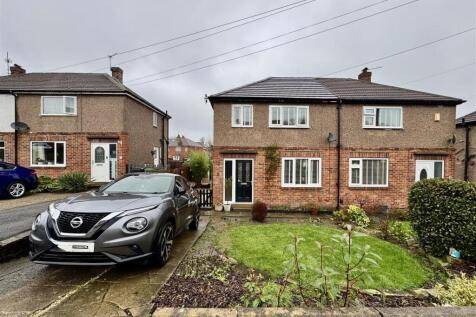 EXTERNAL FRONT AND DRIVEWAY