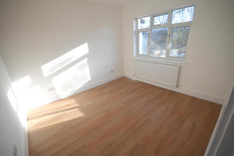 Three Bedroom terraced house to rent Henley Road,