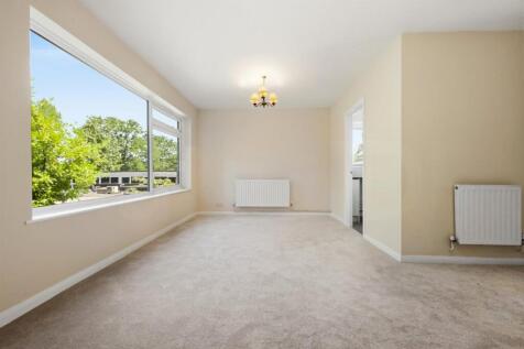 Lounge/Dining