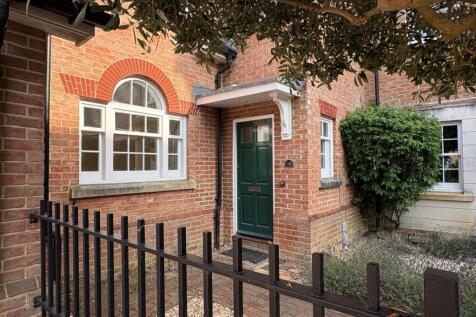 Horsham, RH12 - property photo