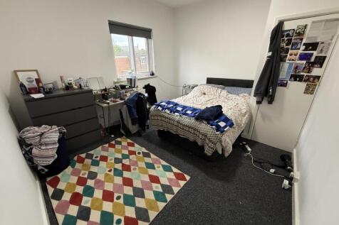 Daisy Avenue, Longsight, £135pppw photo 4