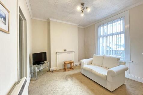 Sithney Street 15 - Lounge.jpg