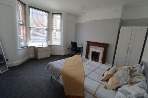 Four bedroom Student House - Portman Road, L15  photo 4