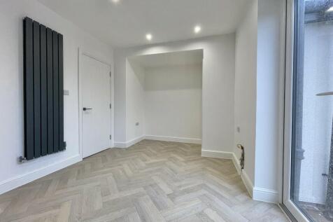 Kelfield Avenue, Northern Moor, Manchester, M23 photo 4