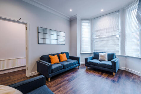 17 Cawdor Road, Living Room 2