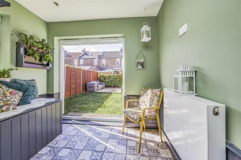 38 Meon Road, Southsea-PorticoMarketing-SoldBy-17.