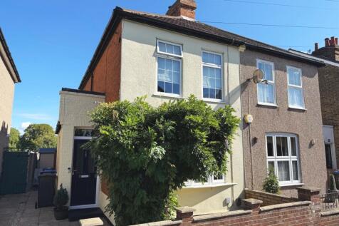 Egham, TW20 - property photo