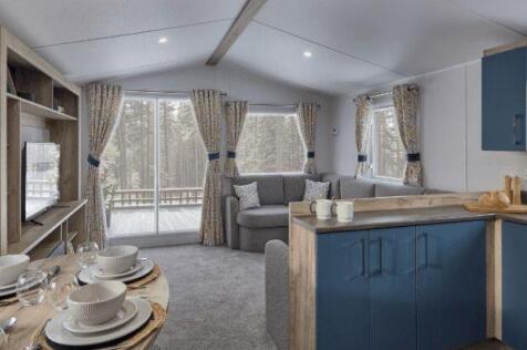 Open Plan Lounge And Kitchen With Wraparound Seati