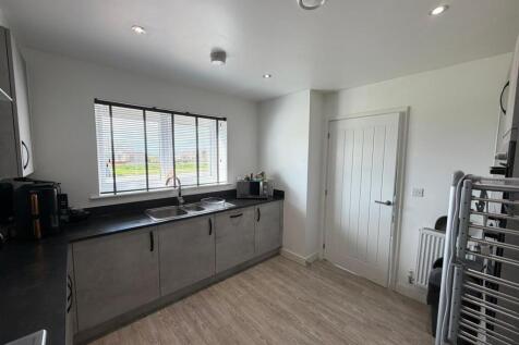 Larwood Drive, Stevenage photo 3