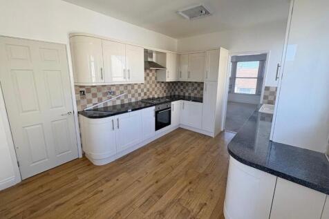 Woodfield Road, Leigh-On-Sea, Essex, SS7 photo 3
