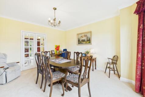 CAM03162G0-PR0352-STILL005