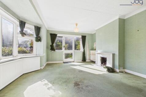 Living Room with bay windows, fireplace and access to the garden