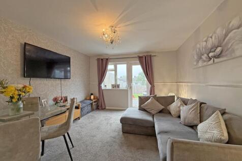 Kirkstall Close 28 - Living Room Four.jpg