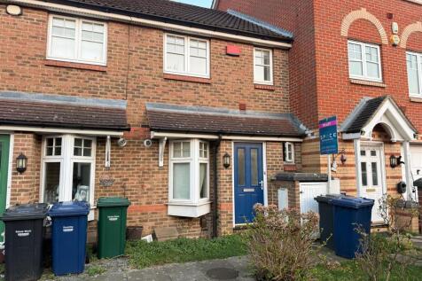 2-bed terraced on 2 DOUBLE BEDROOM HOUSE WITH GARDEN - Magnolia Gardens, Edgware HA8, £2,000/mo
