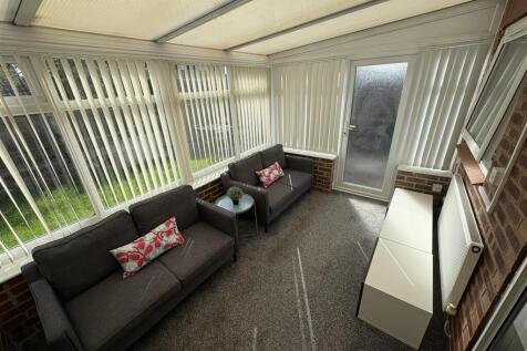 College Court, Preston photo 3